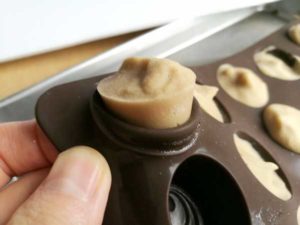 バナナアイス部分-プロテイン入りピノ風チョコアイス（乳製品＆砂糖不使用）-プロテインスイーツ-ピープロテイン-yumiid.com